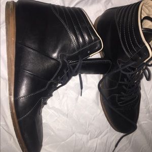 Gucci high top sneaker